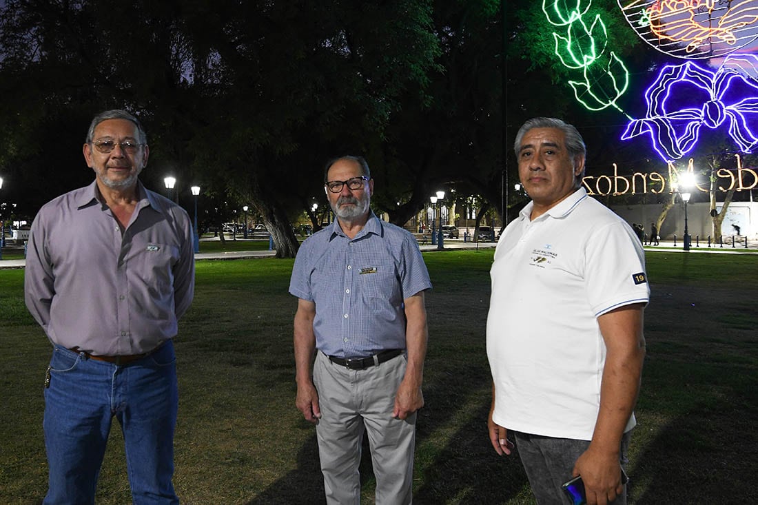 Los veteranos Alejandro Rodríquez, Adolfo Barnabó Scaccia y Jorge Navarrete cuentan su experiencia en las Islas Malvinas. Foto: Marcelo Rolland / Los Andes