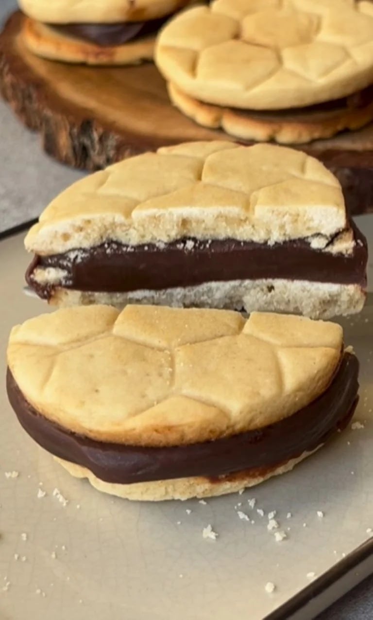 Así se hace el mítico alfajor que acmpañó tu crecimiento.