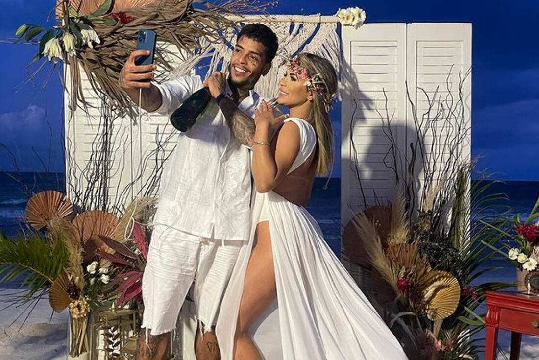 MC Kevin y su esposa Deolane Bezerra el día de su casamiento, dos semanas antes de la muerte del cantante. (Instagram)