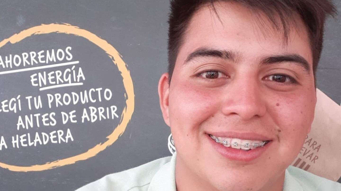 Néstor debió frenar momentáneamente a carrera en la universidad porque no tiene como seguir pagando las cuotas.