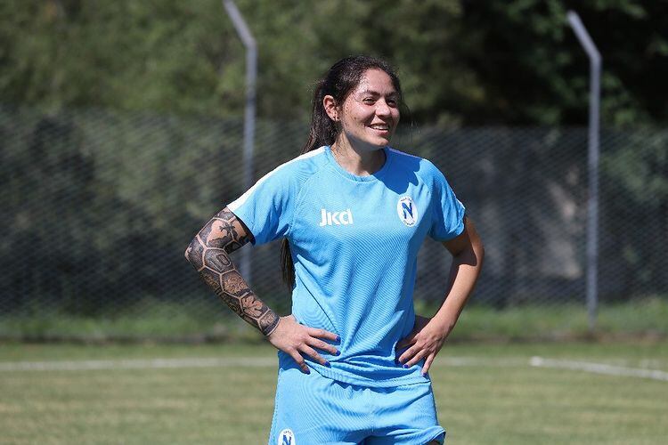 La celeste te queda bien. Gimena Blanco, nueva incorporación del Nápoli.