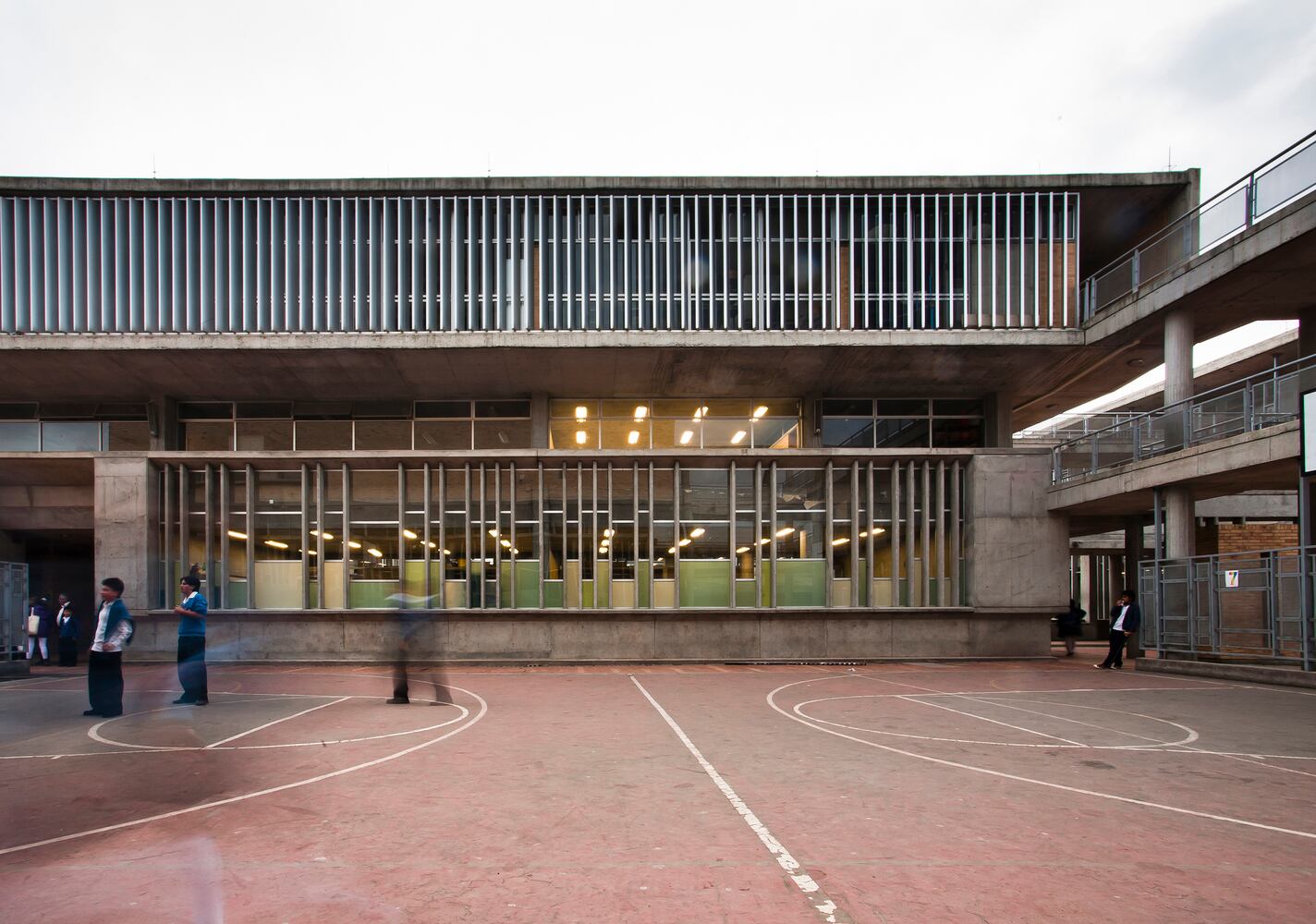 Colegio Distrital Porfirio Barba Jacob / Leonardo Álvarez Yepes arquitectos.