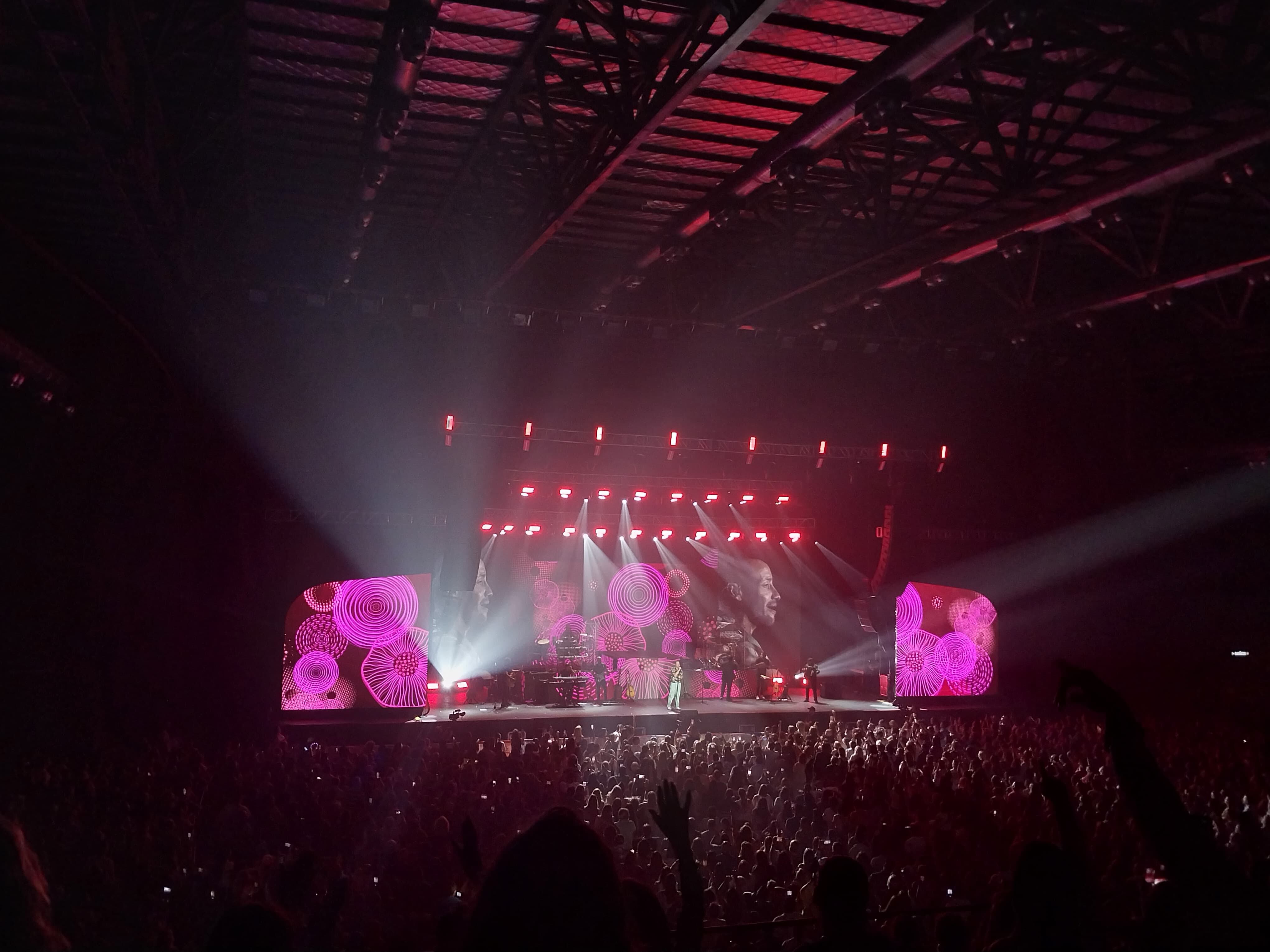 El artista se presentó como viene haciendo, en el Stadium Arena Maipú y encantó a miles de fans con su talento.