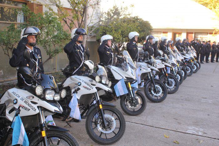 El Ministerio de Seguridad y Justicia de Mendoza homenajeó al policía Leonardo Exequiel Alarcón Quiroga, quien murió el pasado 3 de mayo en el Acceso Sur. - Foto: Ministerio de Seguridad y Justicia