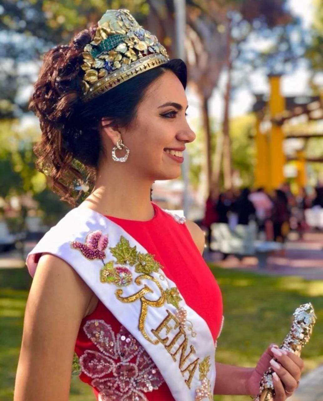 Natasha Sánchez, reina nacional de la vendimia 2022, en el aniversario 138 de Santa Rosa.