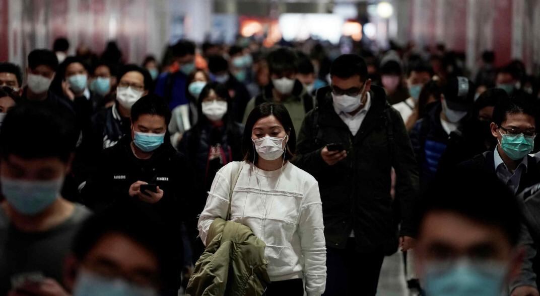 Todos con barbijos en el subte de Hong Kong (AP/Archivo).