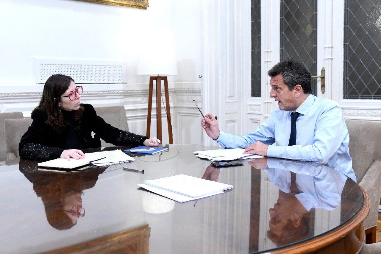 "Soy ministra porque tengo el apoyo de los 3 líderes, Alberto, Cristina y Massa”, habría dicho Batakis en la reunión con el FMI.