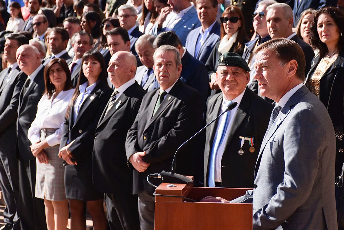 Acto conmemorativo por los 40 años de la guerra de Malvinas. En casa de gobierno se llevo a cabo un acto en el que participaron autoridades politicas y de las fuerzas armadas, donde brindaron reconocimiento a veteranos y caidos en el conflicto del Atlantico Sur en 1982
foto: Mariana Villa / Los Andes