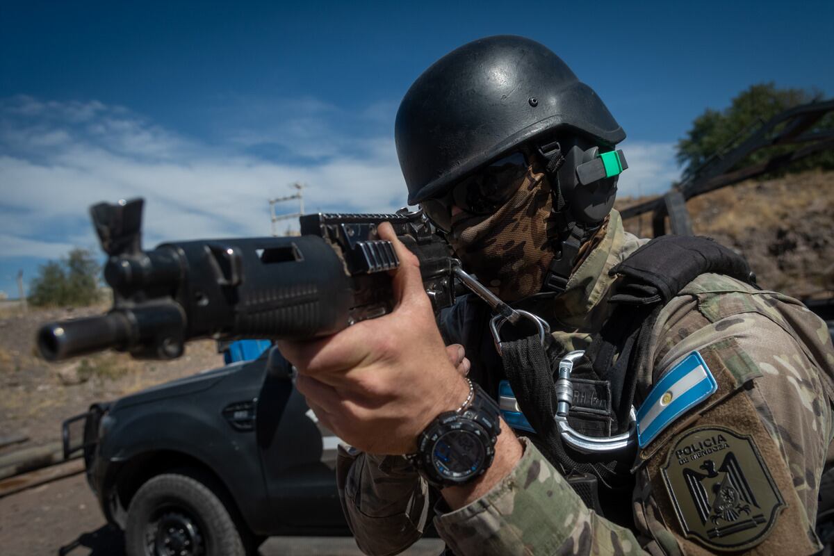 Los miembros del GES colaboran con las direcciones de Investigaciones y Narcocriminalidad. Los allanamientos suelen llevarse a cabo con un total de 6 a 12 efectivos, dependiendo los casos. Foto: Ignacio Blanco / Los Andes