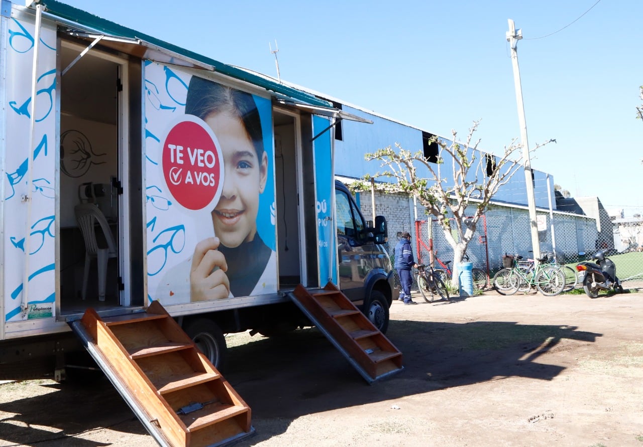 Vuelve “Te Veo”, el móvil que cuida la salud visual de los maipucinos y maipucinas. Foto: Prensa Maipú