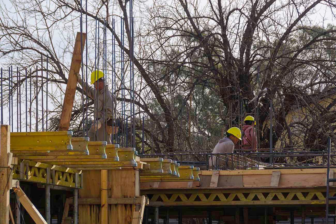 Lograr tener la casa propia es un ansiado anhelo de dificil concreción para muchos en este país. Por eso, quizas la propuesta que inee abierta el el Instituto Provincial de la Vivienda (IPV) sea una alternativa viable para algunas familias. 
