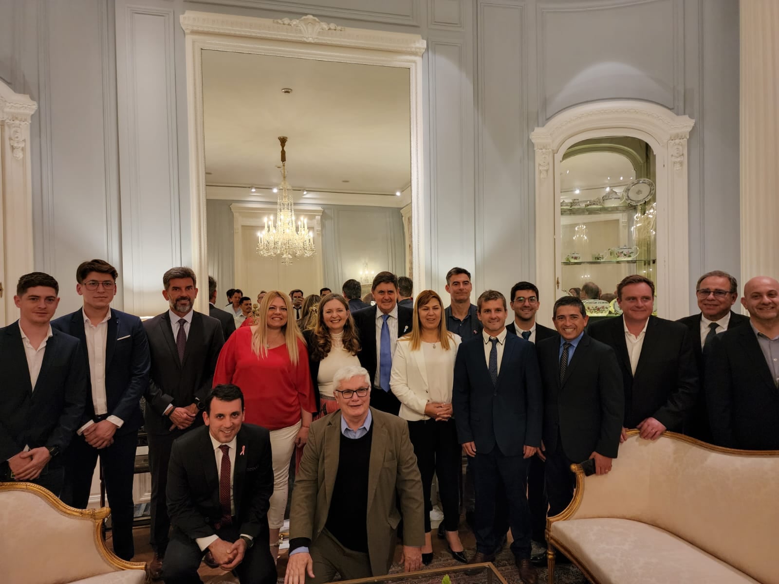 En la previa de la Cumbre Mundial del C40, los intendentes Ulpiano Suárez (Ciudad), Tadeo García Zalazar (Godoy Cruz) y Walther Marcolini (General Alvear) participaron de una recepción en la Embajada Británica.