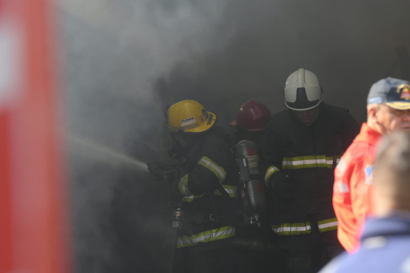 Incendio en una ferretería de Godoy Cruz. Ignacio Blanco