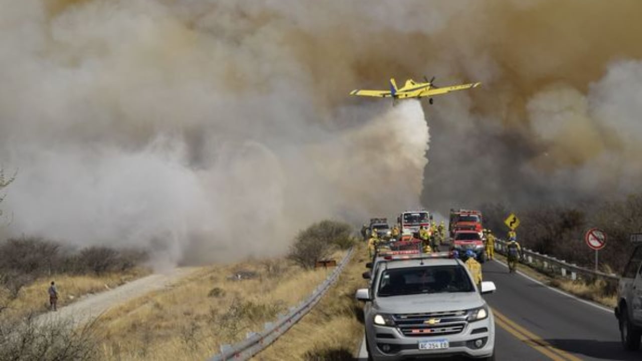 Descontrolado, el incendio en Capilla del Monte.