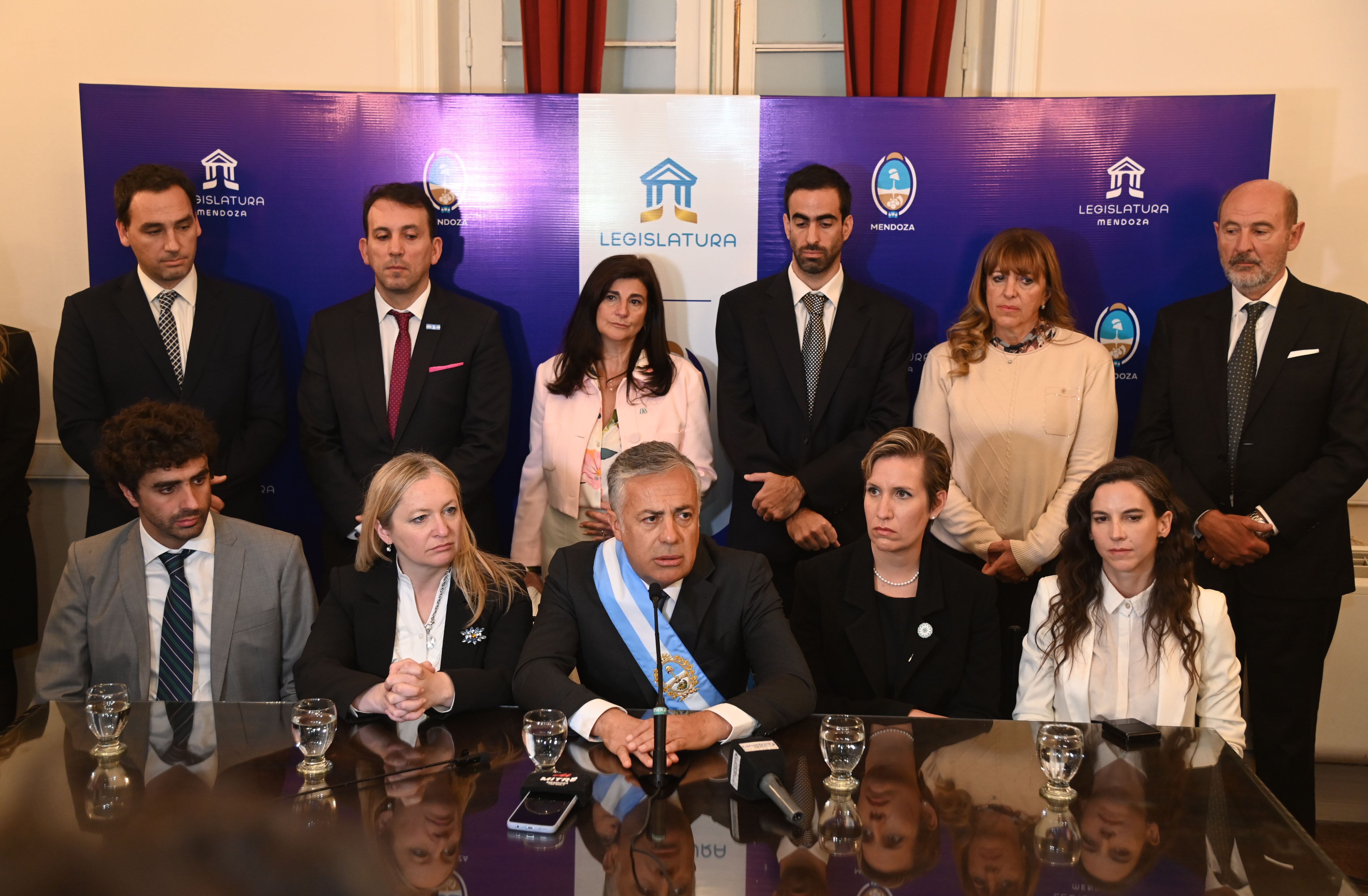 El gobernador Alfredo Cornejo hizo hincapié en cómo se distribuirán los fondos de Portezuelo del Viento. Foto: Prensa Gobierno de Mendoza.