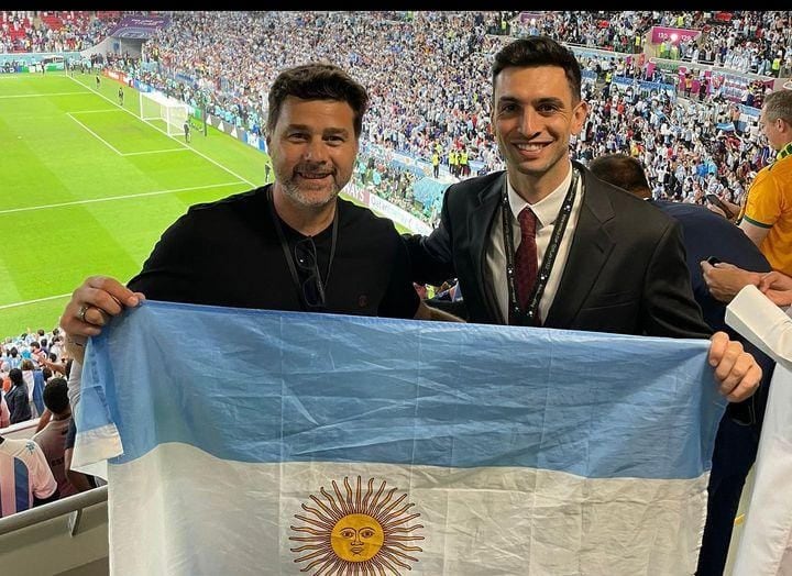 Javier Matías Pastore disfruta del Mundial de Qatar. Acá se cruzó con Mauricio Pochettino, en el último partido de la selección. El cordobés habló con Fassi, que quiere su vuelta a Talleres. (Foto: Instagram @flacojp27)