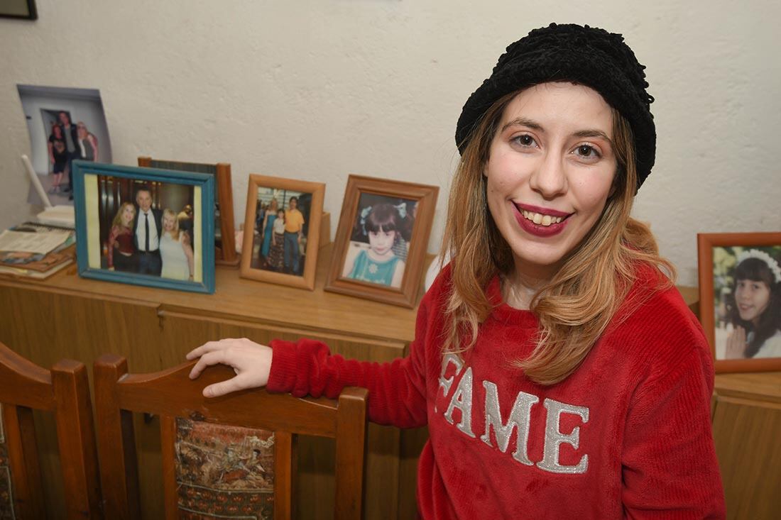 Desirée Rodriguez de 27 años, una de las personas atropelladas en el teatro Plaza de Godoy Cruz, ya está en su casa después de un mes internada.

Foto:José Gutierrez / Los Andes