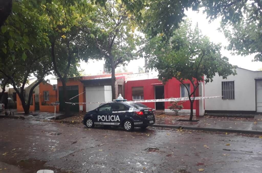 A esta vivienda ingresó el detenido el sábado en la madrugada. En la cocina acuchilló a la víctima. 
