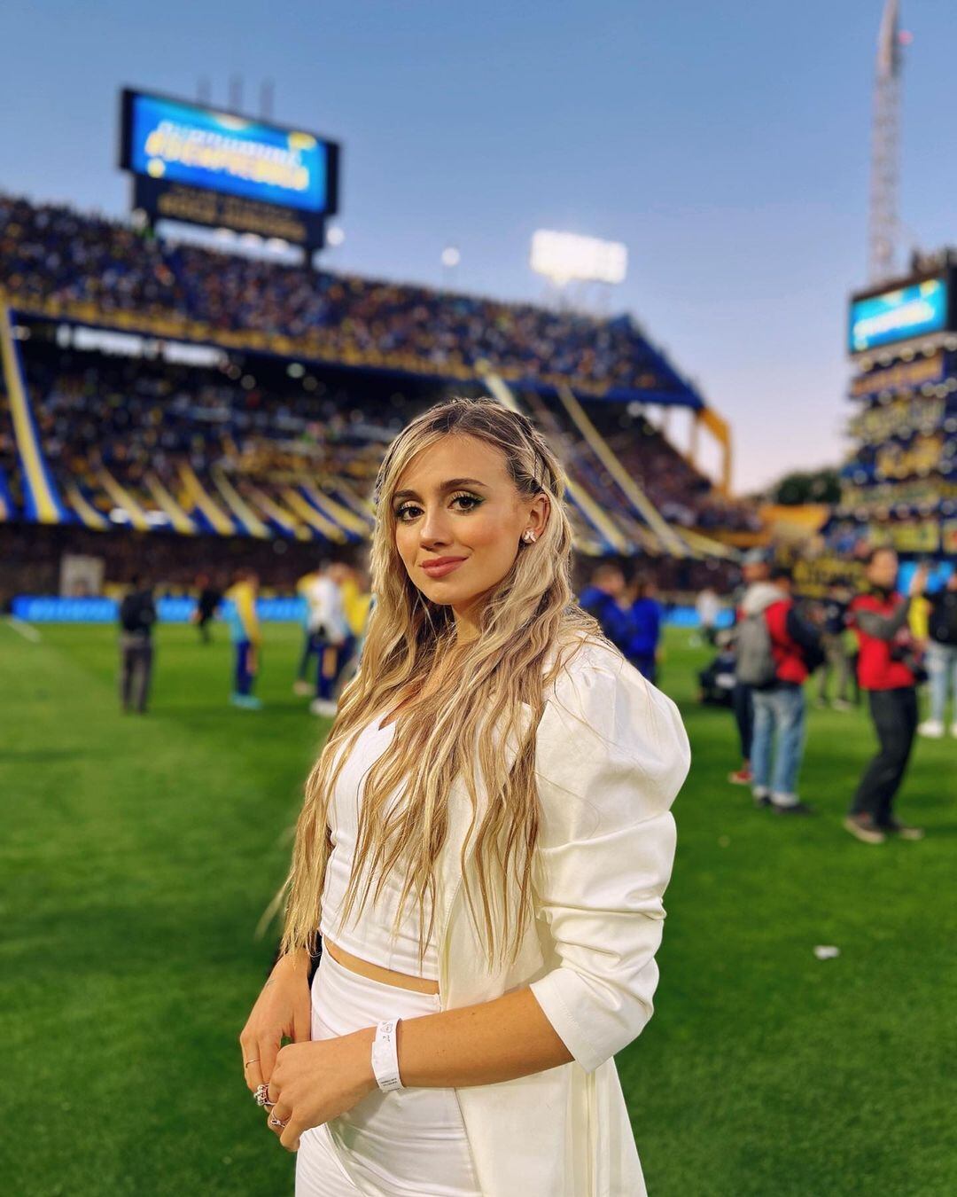 Morena Beltrán marca tendencia con sus looks en las canchas de fútbol