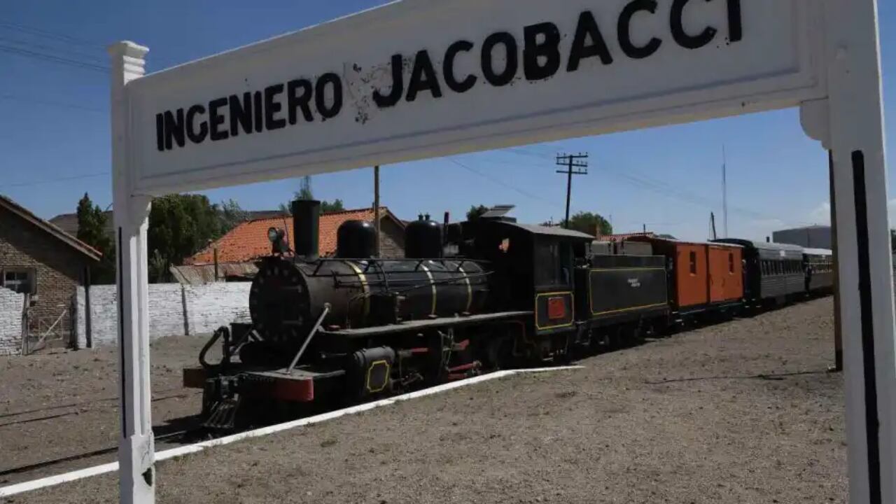 El viejo expreso patagónico La Trochita descarriló esta mañana a la altura del kilómetro 134, entre Mamuel Choique y Rio Chico. Gentileza: Río Negro.