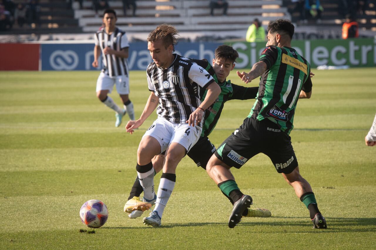 Gimnasia le ganó a San Martín de San Juan 2-0 por la fecha 21 de la Primera Nacional y se acercó al puntero de la Zona A

Foto: Ignacio Blanco / Los Andes