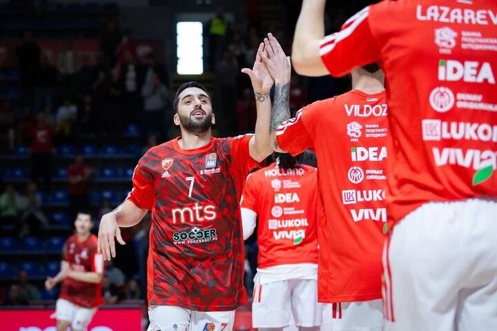 Facundo Campazzo solo jugó dos partidos con el Estrella Roja. Foto: Twitter/@kkcrvenazvezda