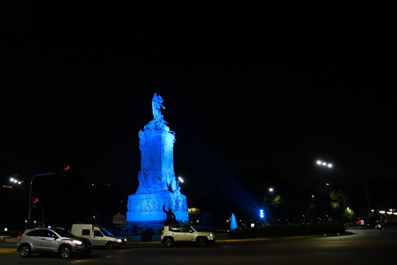 Edifcios, monumentos y estadios rindieron homenaje a Diego Maradona