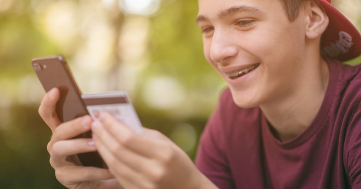 Economía bimonetaria: el BCRA autoriza a adolescentes menores de 18 a abrir una cuenta bancaria en dólares. Foto: Kaizen