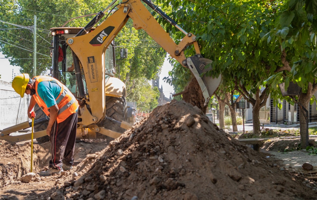 Obras de saneamiento y conexión cloacal para varias zonas de Maipú.