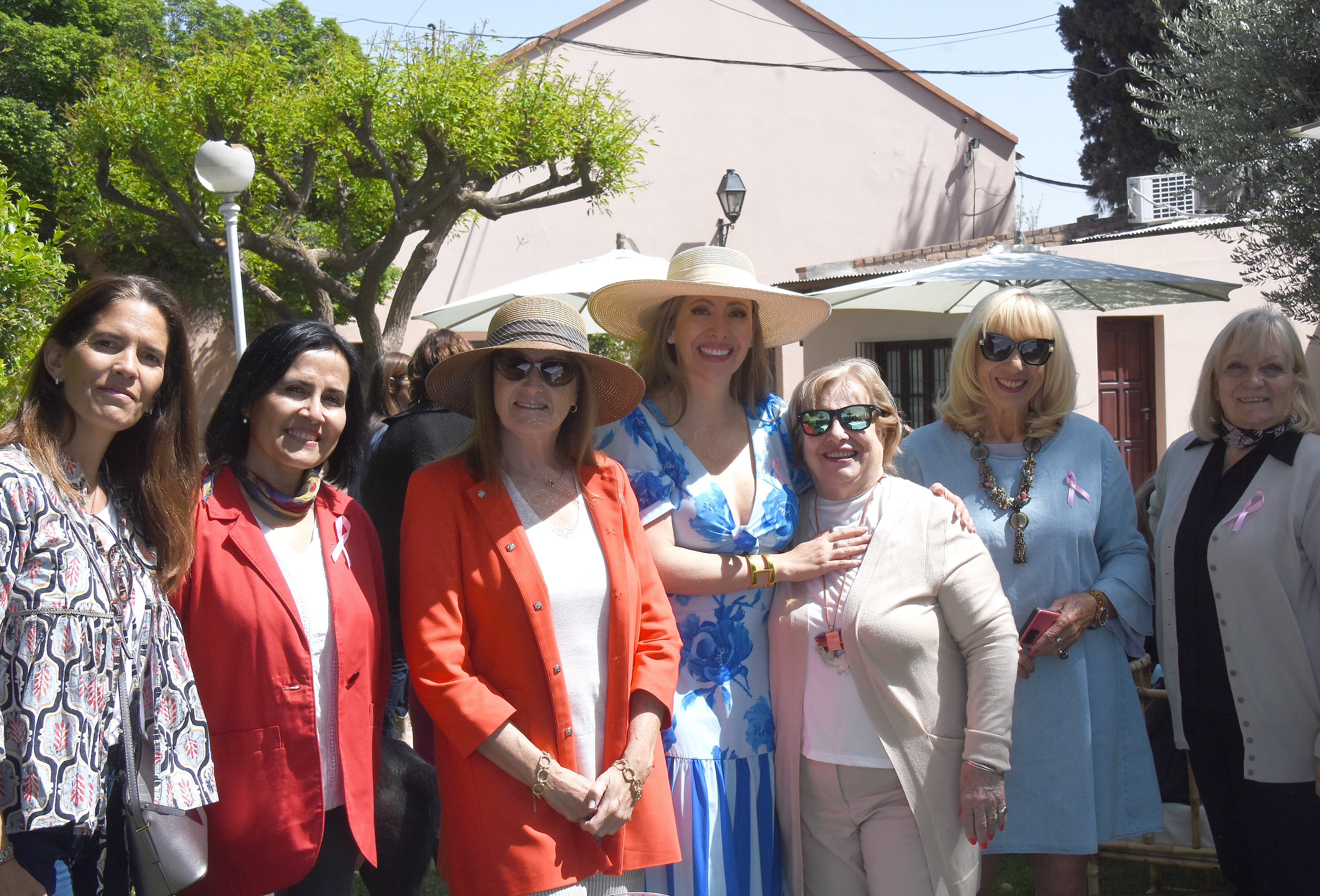 Pilar Fontana, Geysi García, Susana Gómez, Mónica Molina Roldán, Graciela Santamaría, Lila Levinson y Silvia Avagnina. Ph Eduardo Dolengiewich.