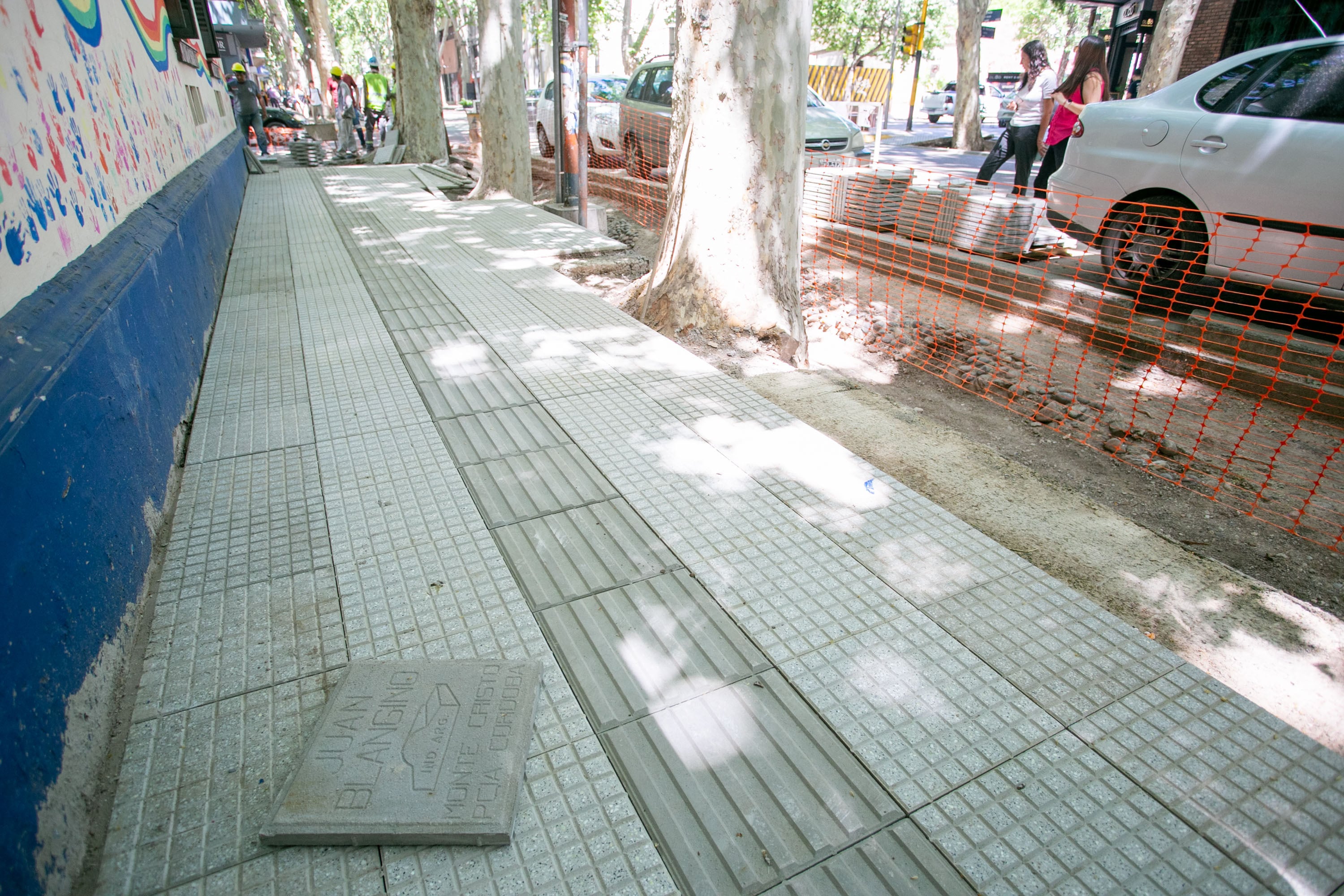 Ulpiano Suarez recorrió las mejoras en veredas del Jardín de Infantes Nº 0-159