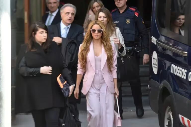 Confirman que Shakira no la pasa nada bien tras ser condenada por deudora.