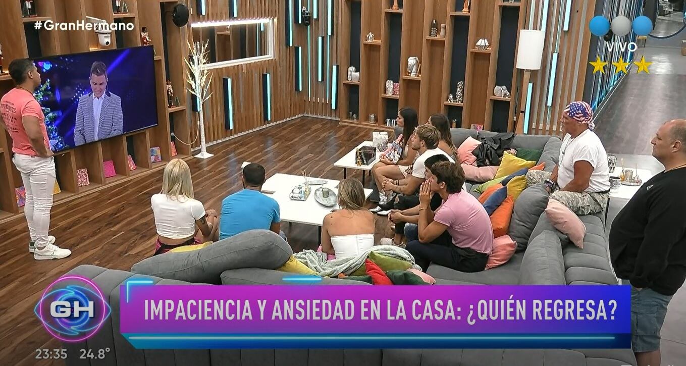 Juliana regresa a la casa de Gran Hermano por el voto de algunos de sus compañeros.