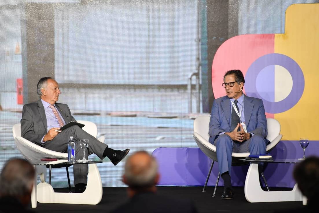 Miguel Pesce, presidente del Banco Central, junto al empresario Miguel Acevedo.