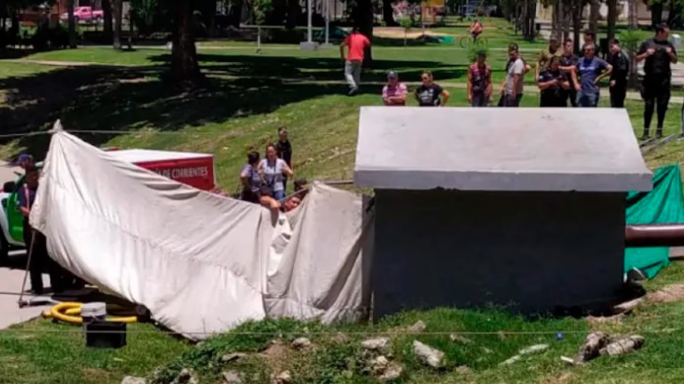 Se metió a una casilla a orinar y  murió ahogado tras caer en un piletón con líquidos cloacales (Foto: El Doce).