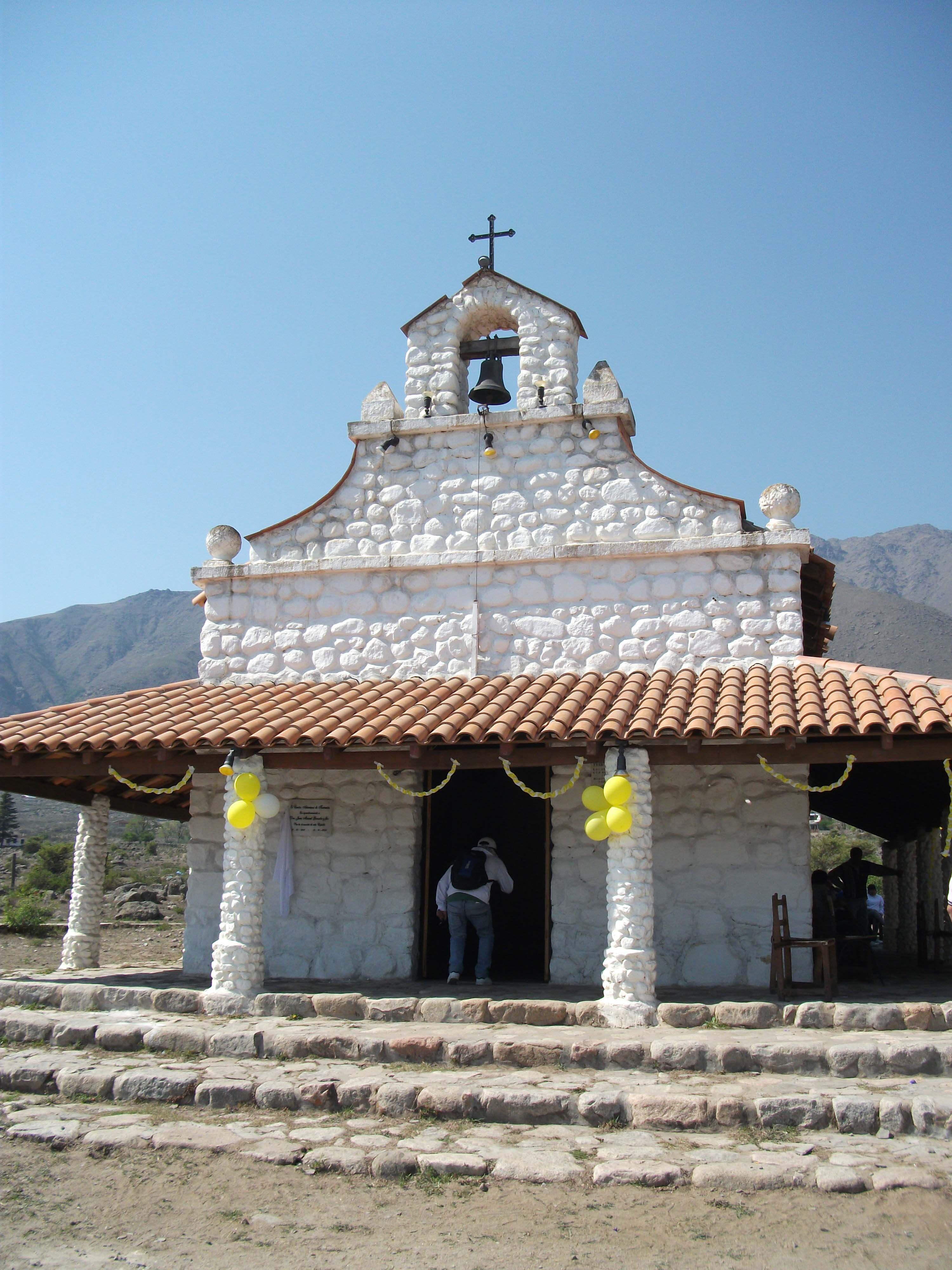 Cada 2 de noviembre, en la localidad tucumana de El Mollar se lleva a cabo una fiesta en honor a la Virgen de Covadonga, a la que concurren fieles de todo el país.