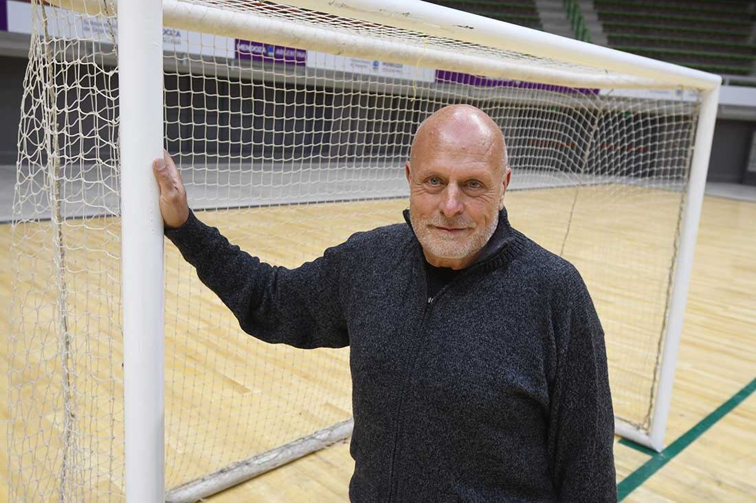 Héctor Ortiz, Presidente de la Federación  Mendocina de Futbol de Salón, en el estadio cerrado Arena Aconcagua de Ciudad
Foto: José Gutierrez/ Los Andes




