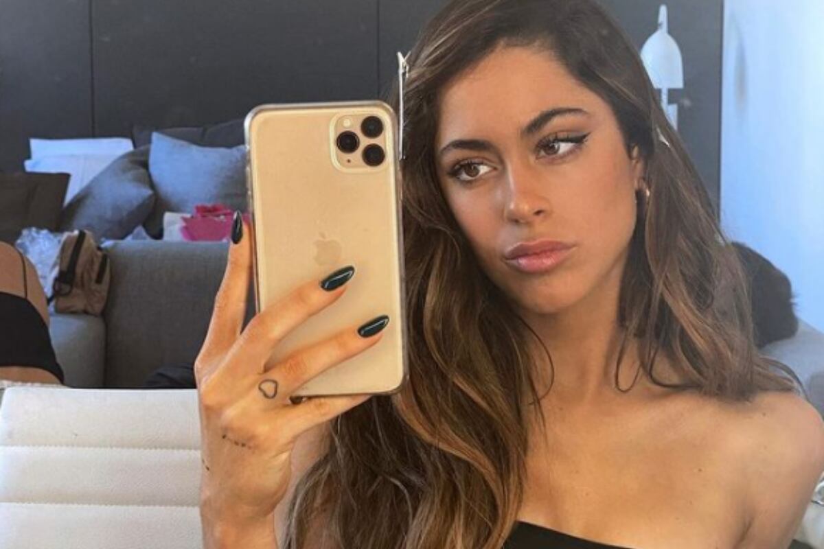 Tini Stoessel se animó a la bikini taparrabos y generó sensación en Instagram.