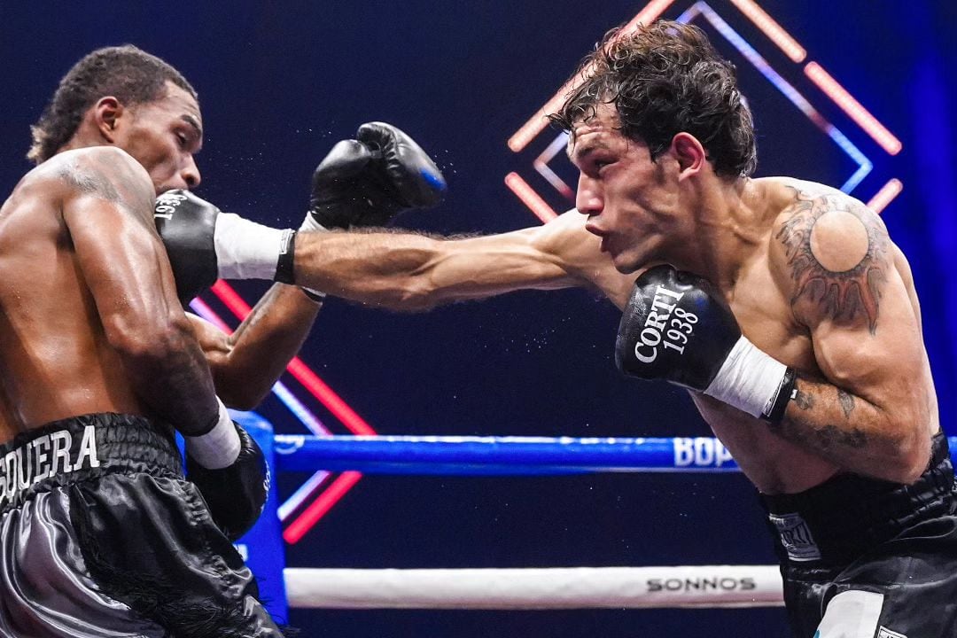 Mosquera no pudo frente a la potencia del mendocino y flamante campeón, Juan Carrasco.