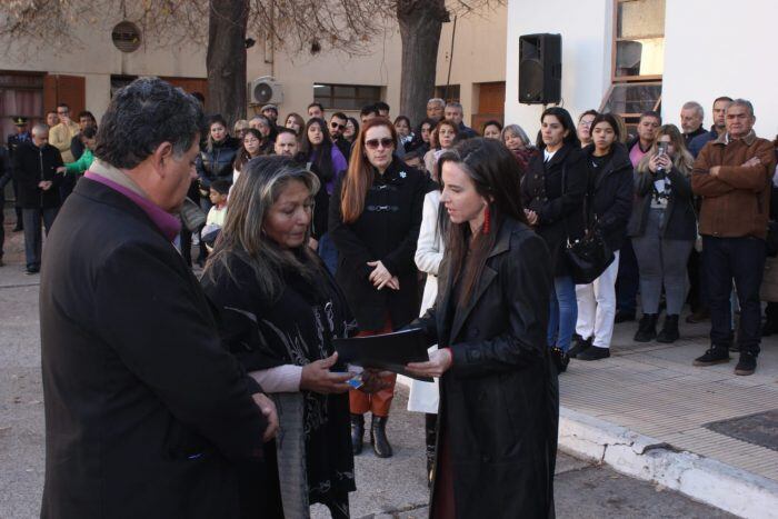 El Ministerio de Seguridad y Justicia de Mendoza homenajeó al policía Leonardo Exequiel Alarcón Quiroga, quien murió el pasado 3 de mayo en el Acceso Sur. - Foto: Ministerio de Seguridad y Justicia