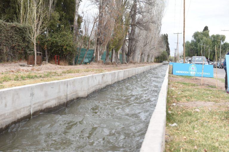 Rodolfo Suárez, Mario Abed y Sergio Marinelli inauguraron obras hídricas en San Martín.