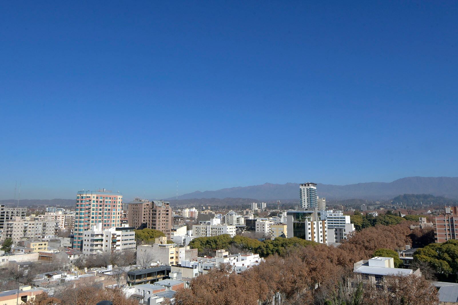 Pronóstican “Efecto Zonda” para hoy: qué significa y cuáles son sus consecuencias. Foto: Orlando Pelichotti / Los Andes