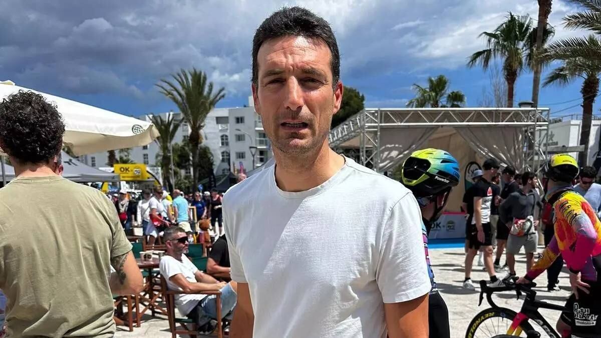 Lionel Scaloni se subió a la bici en Mallorca (Diario de Mallorca)