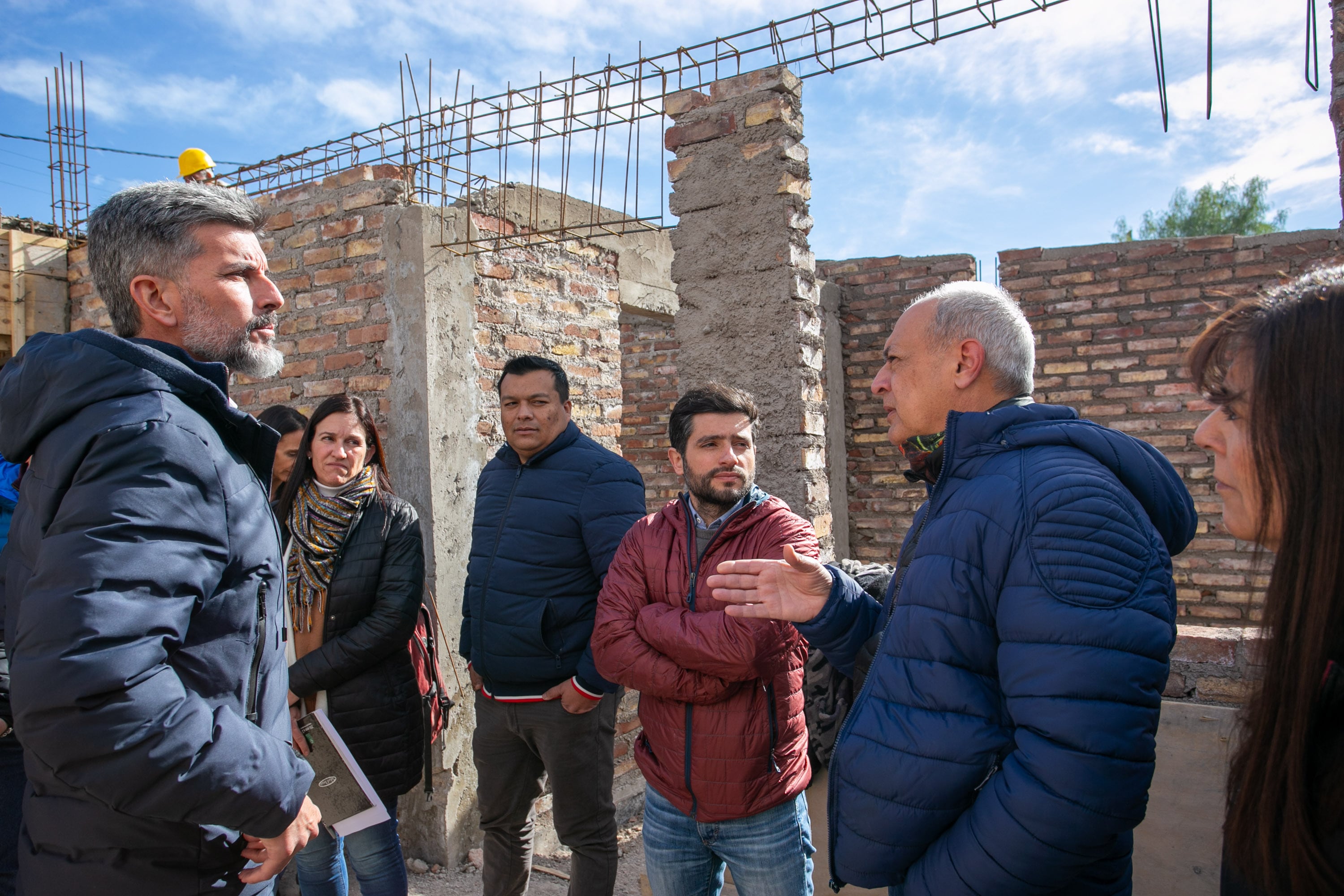 Ulpiano Suarez visitó las obras que se están llevando a cabo en el barrio El Libertador.