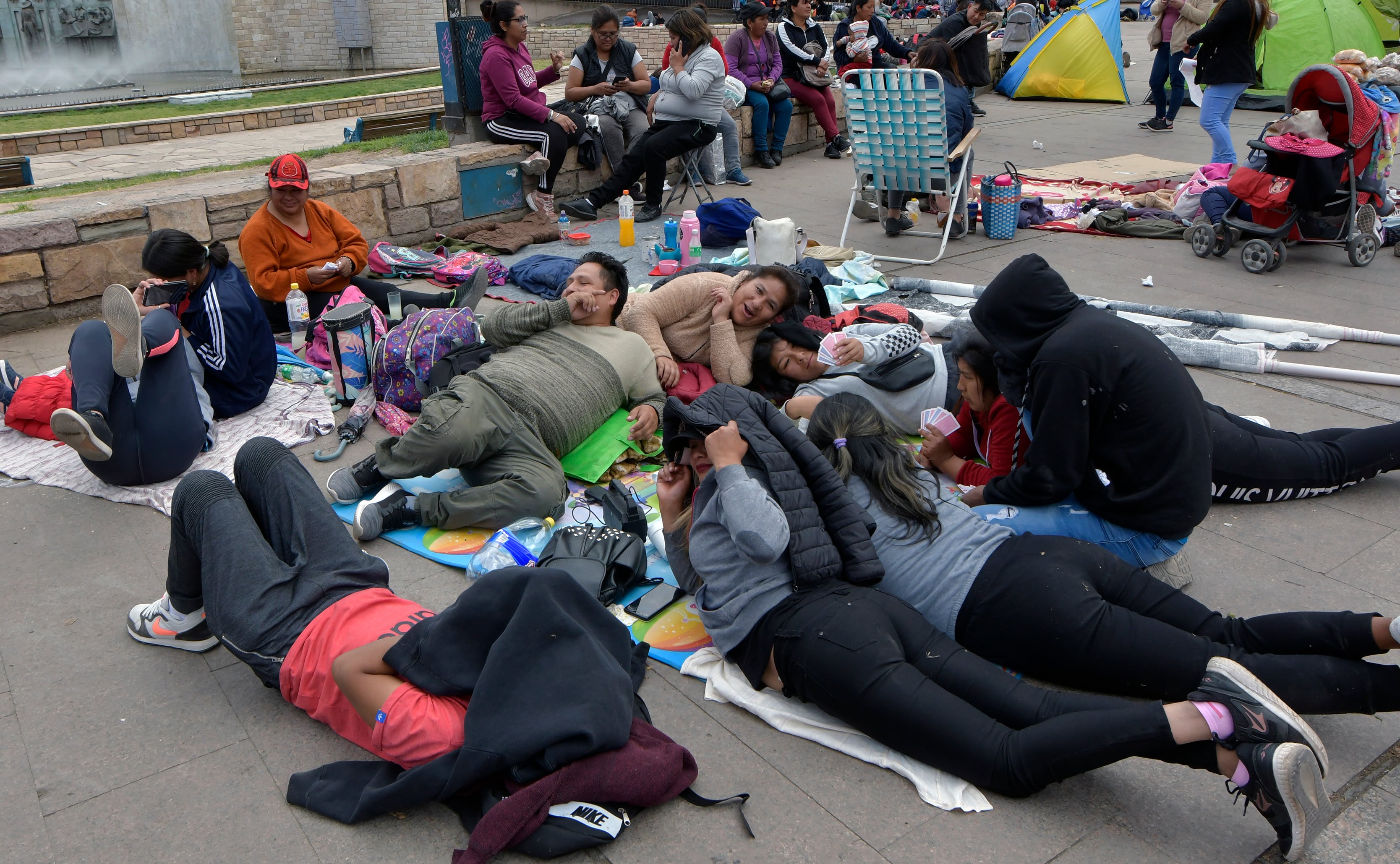 Acampe del Polo Obrero en Mendoza
Cientos de manifestantes del Polo Bobrero de Mendoza reclaman por aumentos en planes sociales y posibilidades de trabajo mientras acampan en la Plaza Independencia
Foto: Orlando Pelichotti/ Los Andes