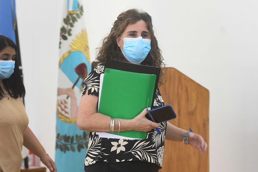 En casa de Gobierno, Ana María Nadal Ministra de Salud, Desarrollo Social y Deportes, realizó una conferencia de prensa sobre el tema Covid 19, hisopados, prevenciones y medidas a tomar por los altos contagios de Covid 19

Foto:José Gutierrez / Los Andes 