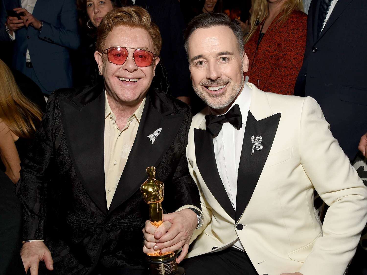 Elton John negó la presencia de Kevin Spacey en polémica fiesta en su casa