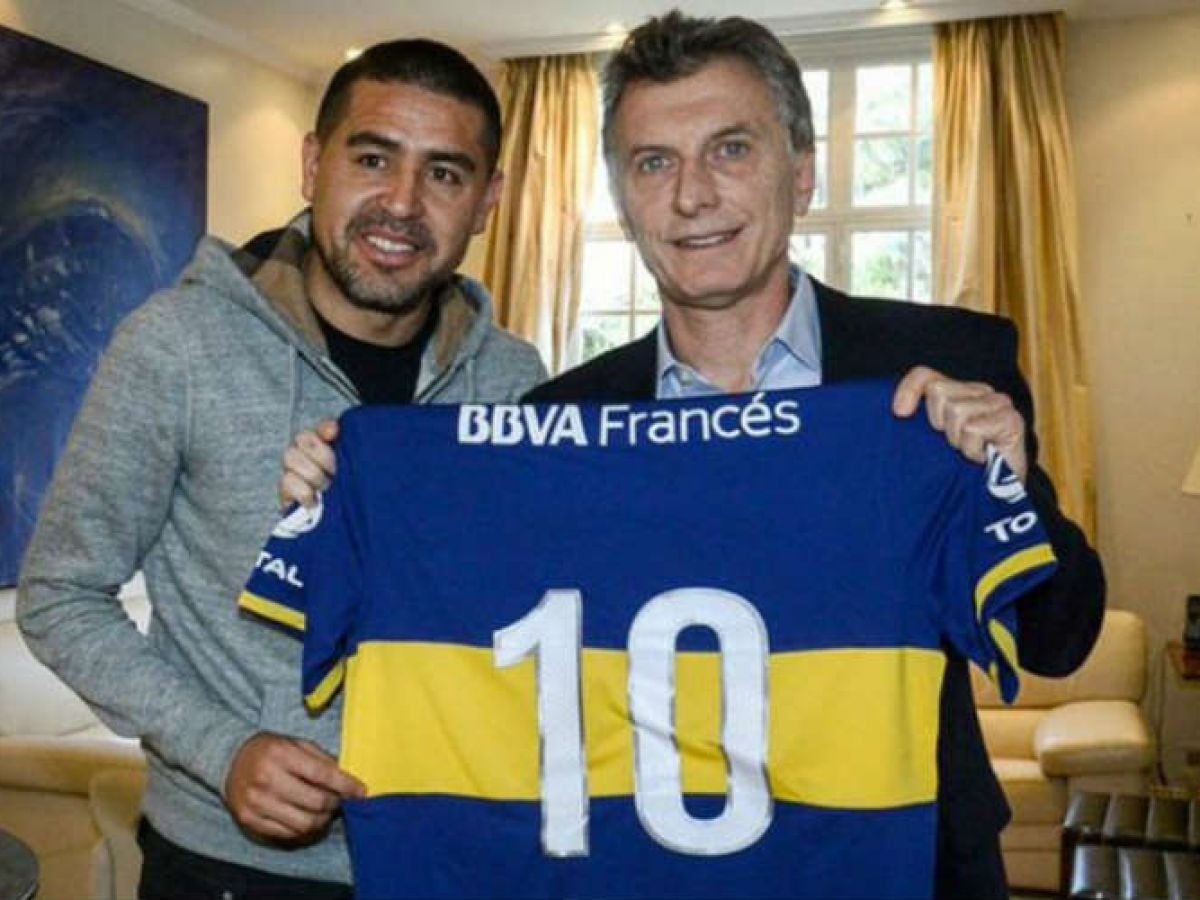 La relación entre Mauricio Macri y Juan Román Riquelme, siempre conflictiva. (La Voz / Archivo)