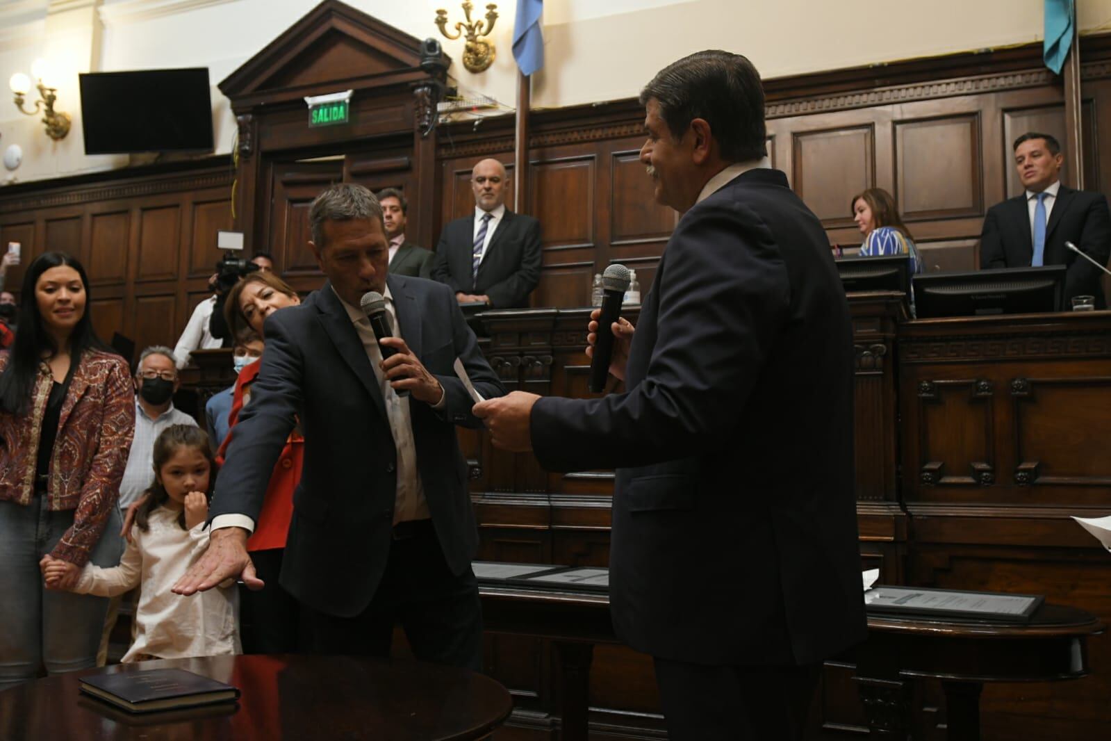 Mario Abed tomó juramento a Alejandro Bermejo. Ignacio Blanco / Los Andes