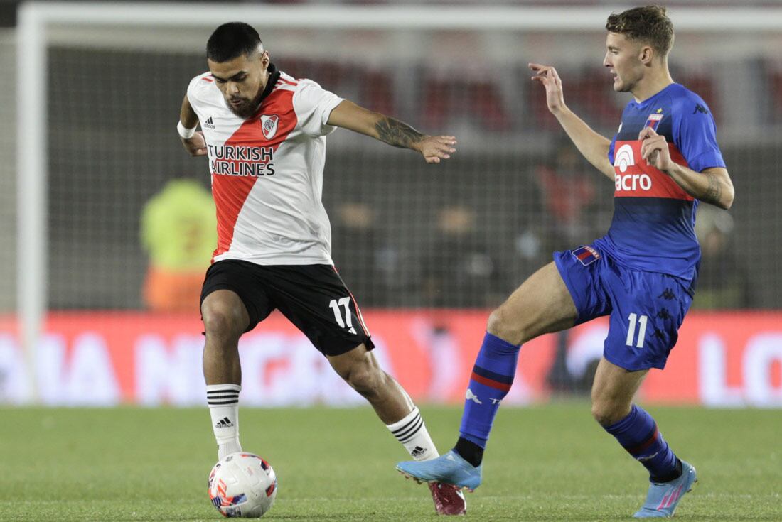 Copa de la Liga Profesional. Partido entre River y Tigre por los cuartos de final. Paulo Díaz del Millo ante Facundo Colidio de Tigre. (Fotobaires)